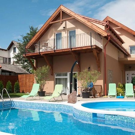 Bed and Breakfast Borostyan Panzio Balatonfuered Exterior foto