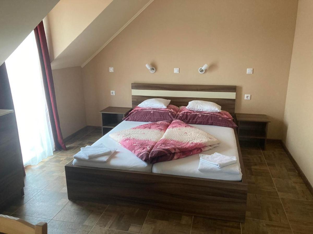 Bed and Breakfast Borostyan Panzio Balatonfuered Exterior foto