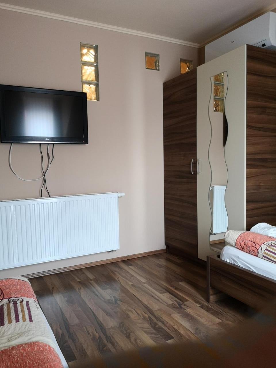 Bed and Breakfast Borostyan Panzio Balatonfuered Exterior foto