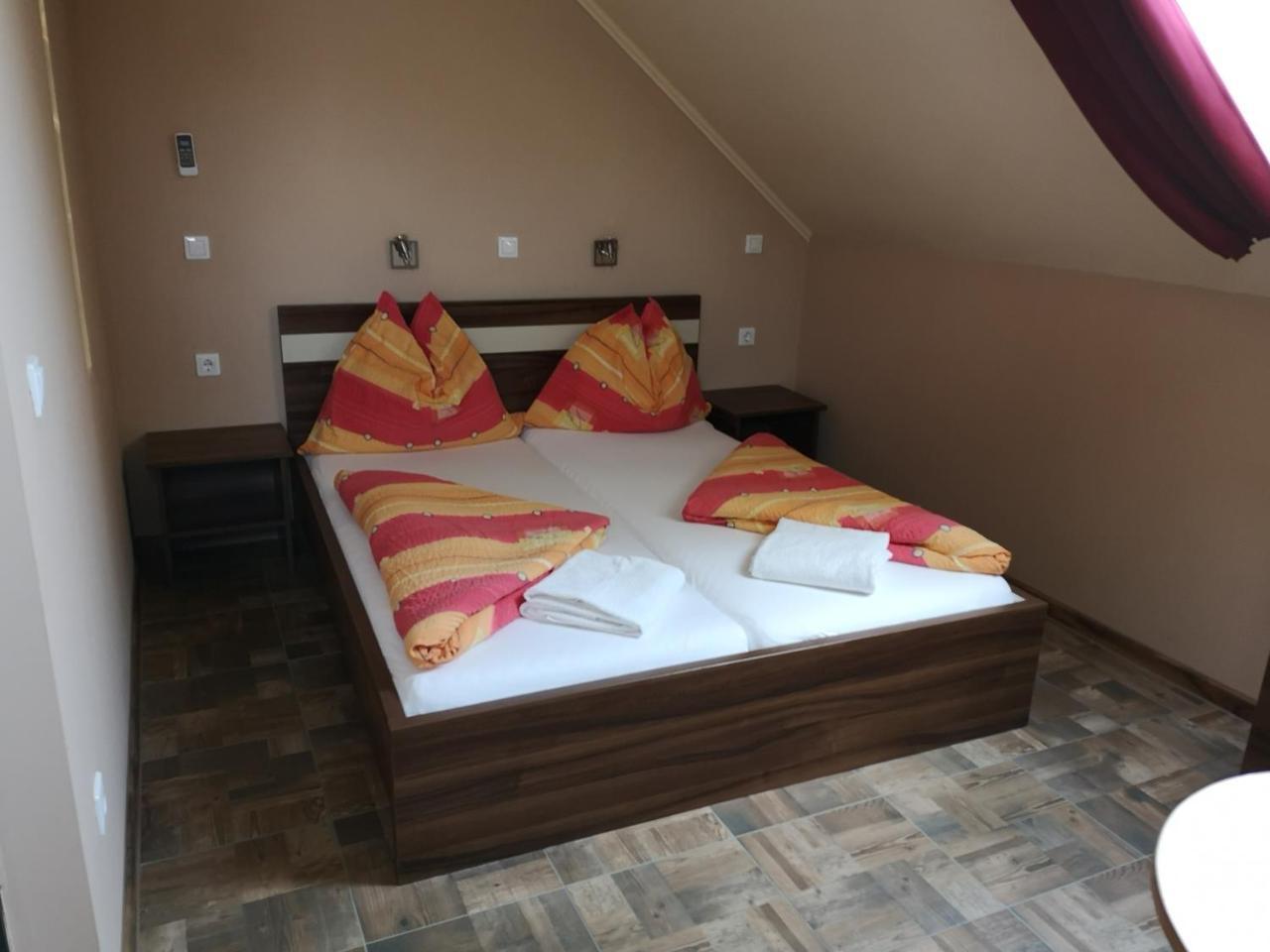 Bed and Breakfast Borostyan Panzio Balatonfuered Exterior foto