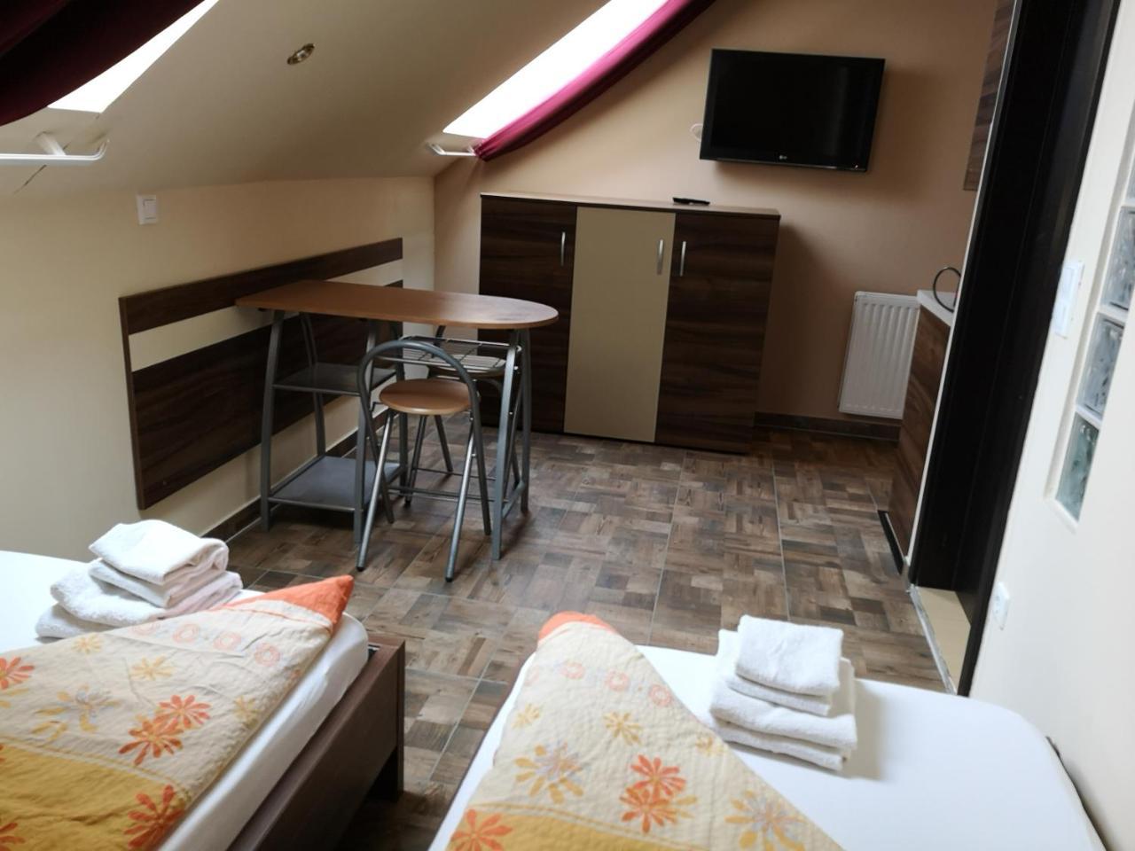 Bed and Breakfast Borostyan Panzio Balatonfuered Exterior foto