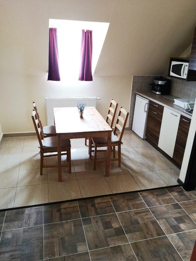 Bed and Breakfast Borostyan Panzio Balatonfuered Exterior foto