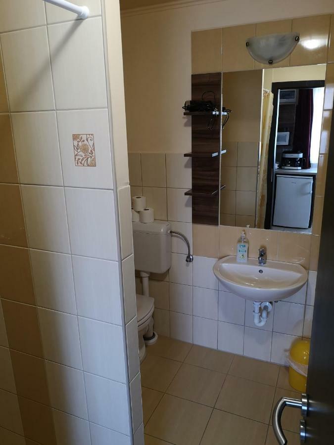 Bed and Breakfast Borostyan Panzio Balatonfuered Exterior foto